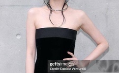 少妇和快递员在做爰